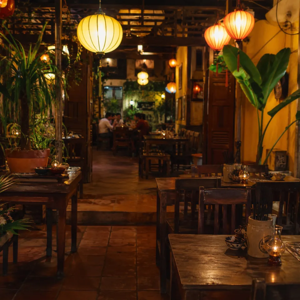 Bàn ăn tại Lanh Ciu